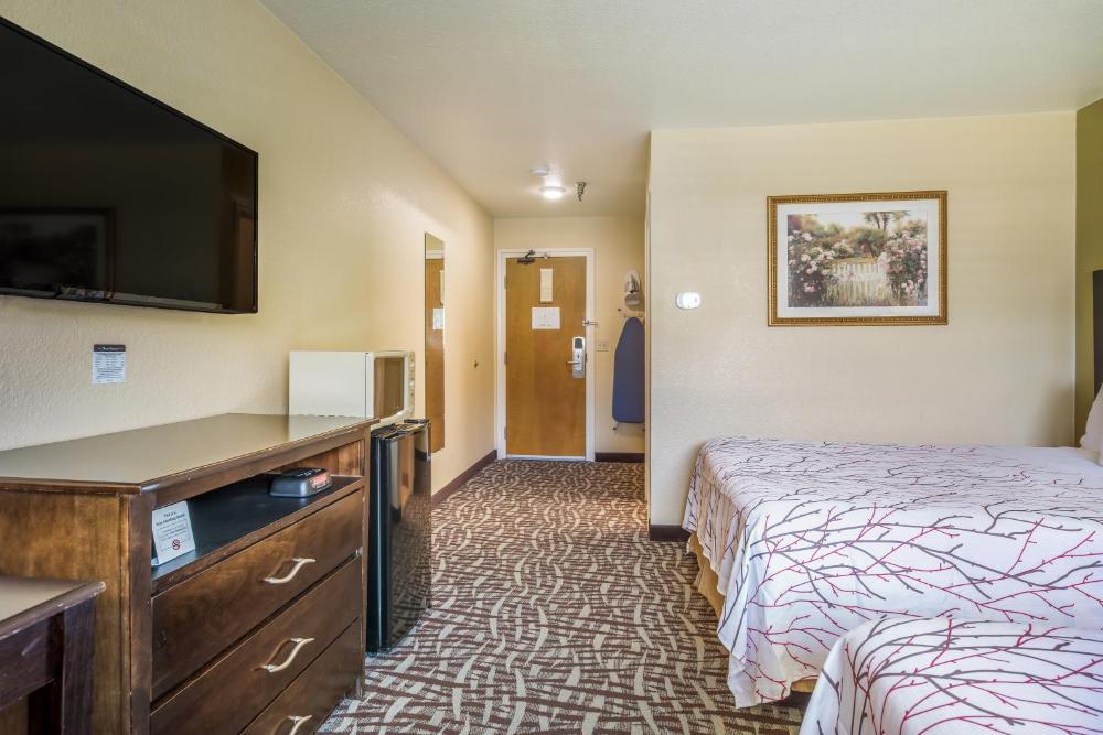 Queen Room with Two Queen Beds interior